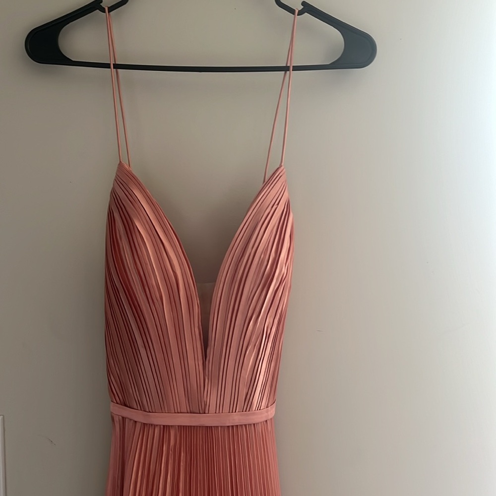 IEENA FOR MAC DUGGAL Plunge Neck Pleated Evening Rose Gold Pink Formal Gown - Picture 4 of 9